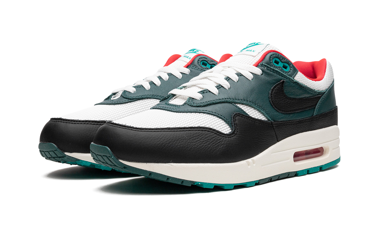 Air Max 1 "LeBron James x Liverpool"