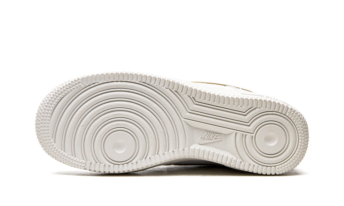 AIR FORCE 1 MNS WMNS "White / Gold / Silver"