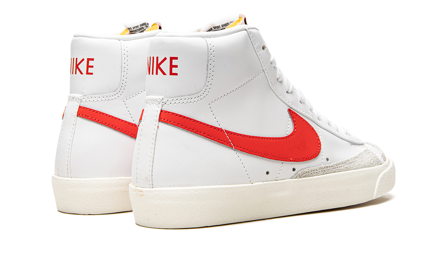 BLAZER MID '77 VNTG WMNS "Habanero Red"