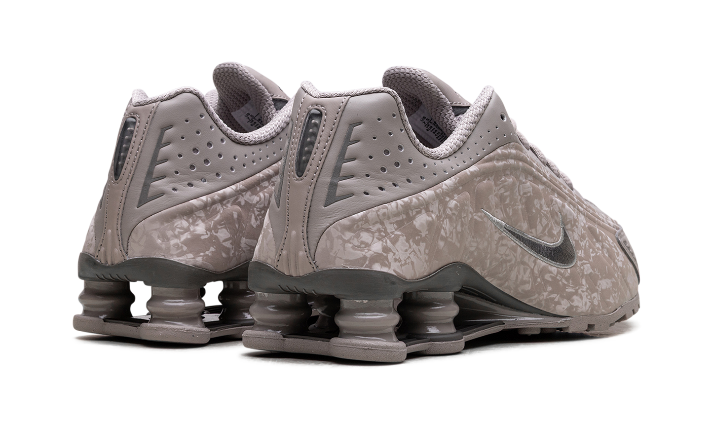 Shox R4 WMNS "Flat Pewter Floral"