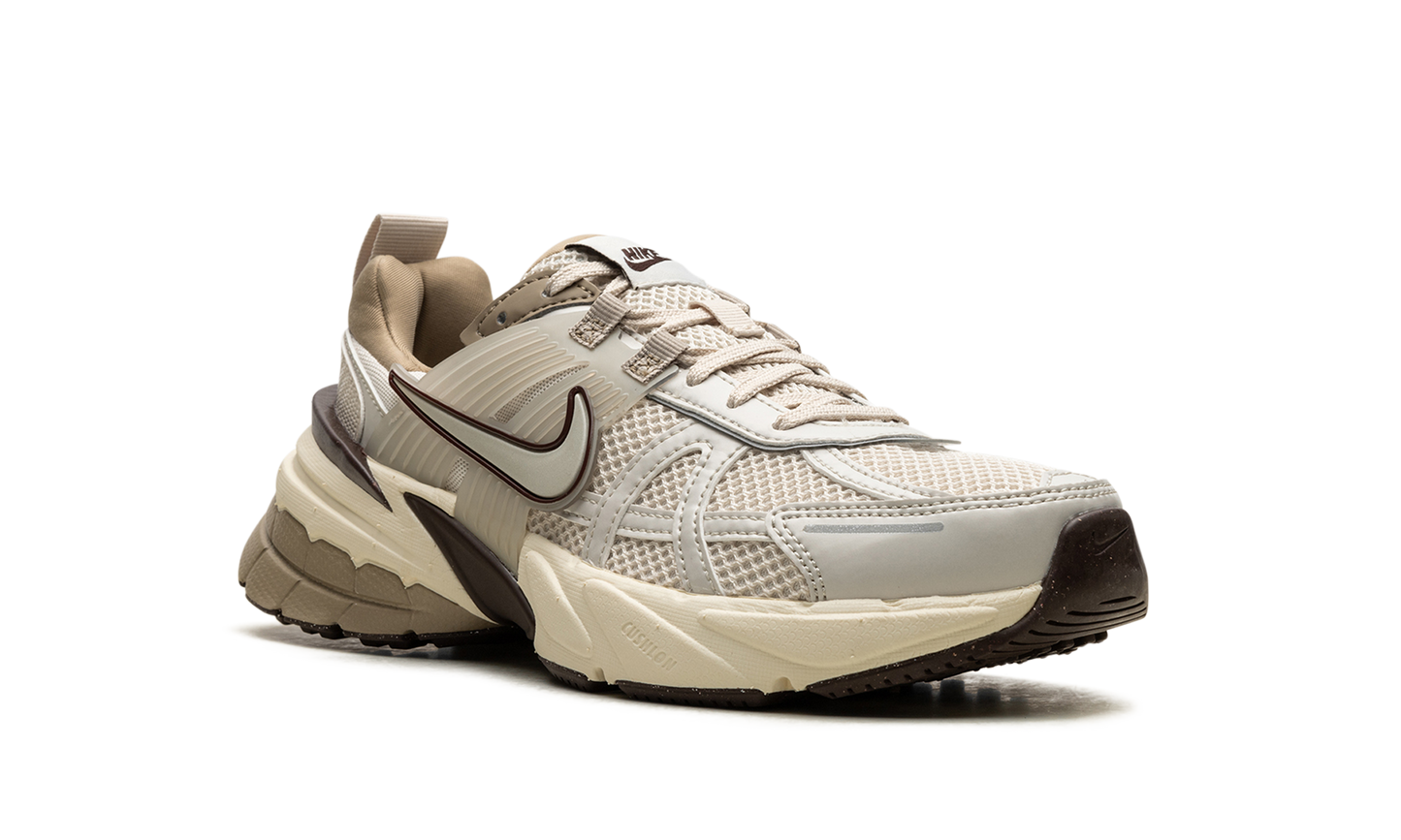V2K RUN WMNS "Light Orewood Brown"