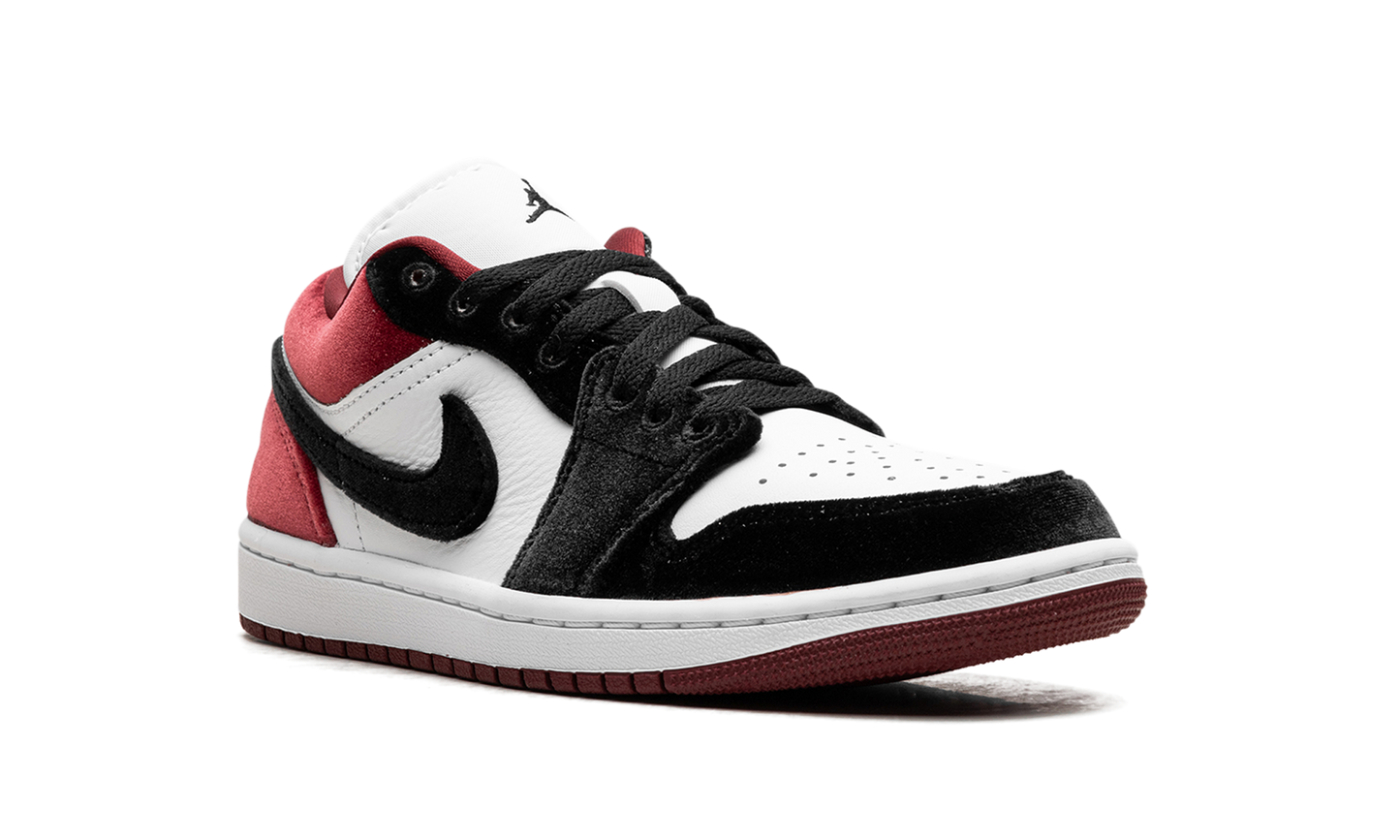 Jordan 1 Low SE WMNS "Velvet Black Toe"
