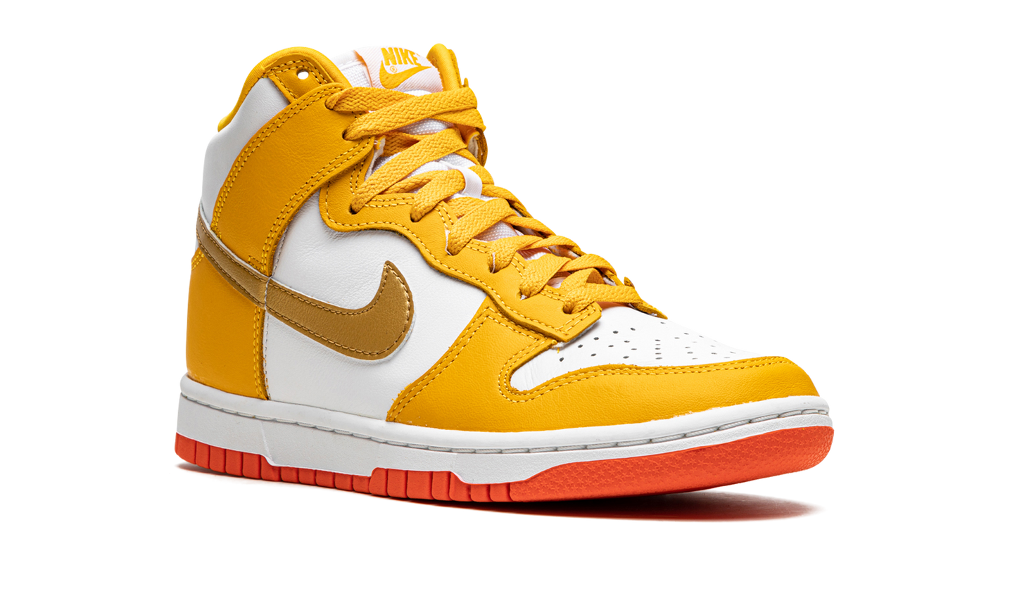 DUNK HIGH MNS WMNS "University Gold"