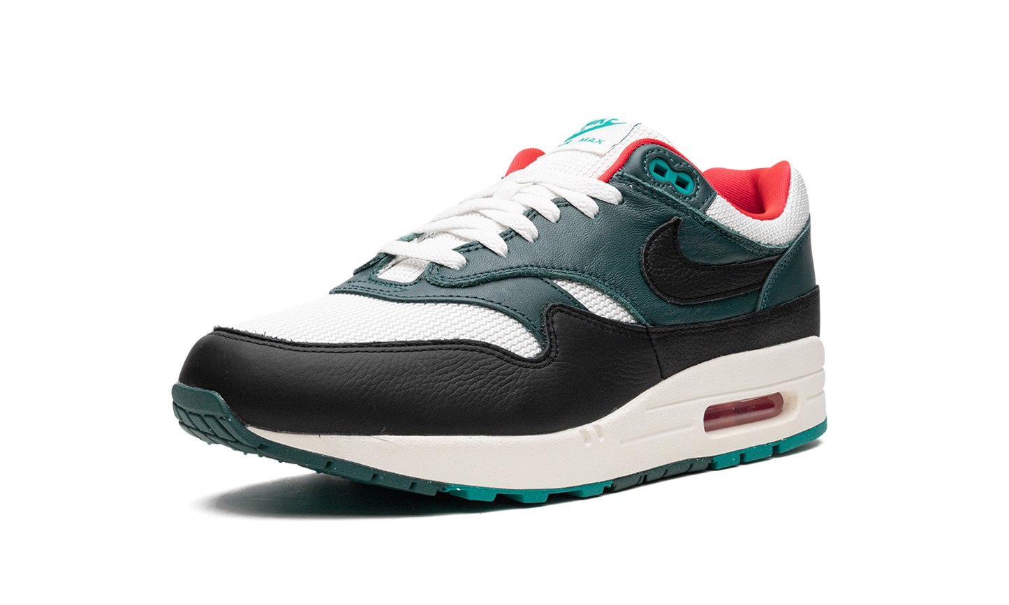 Air Max 1 "LeBron James x Liverpool"