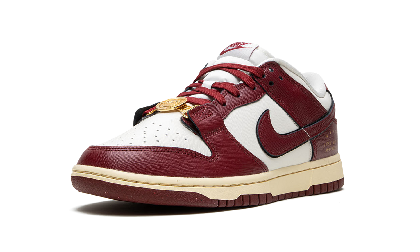 DUNK LOW WMNS "Just Do it - Team Red"