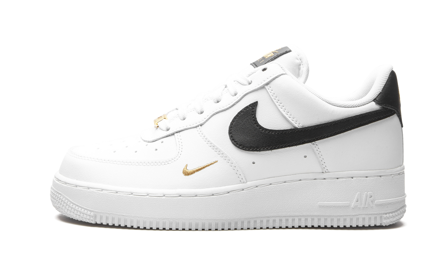AIR FORCE 1 LO ESSENTIAL MNS WMNS "White / Black / Gold"