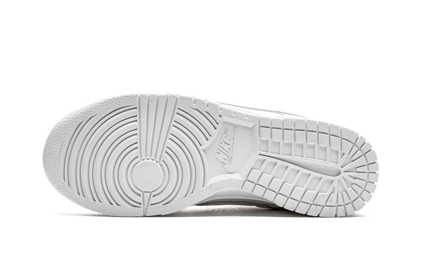 DUNK LOW WMNS "Triple White"
