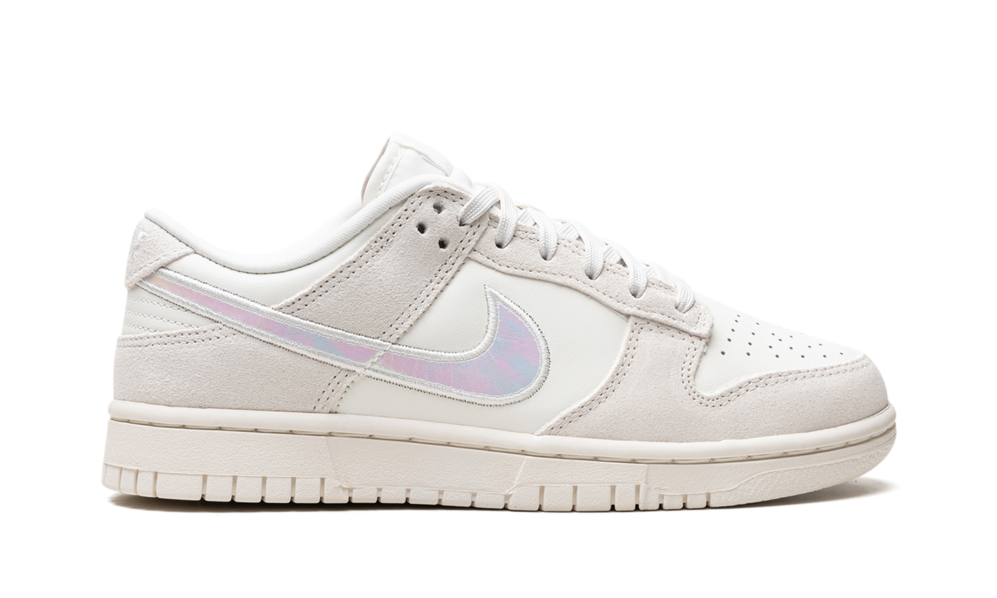 DUNK LOW WMNS "Ridescent Swoosh"