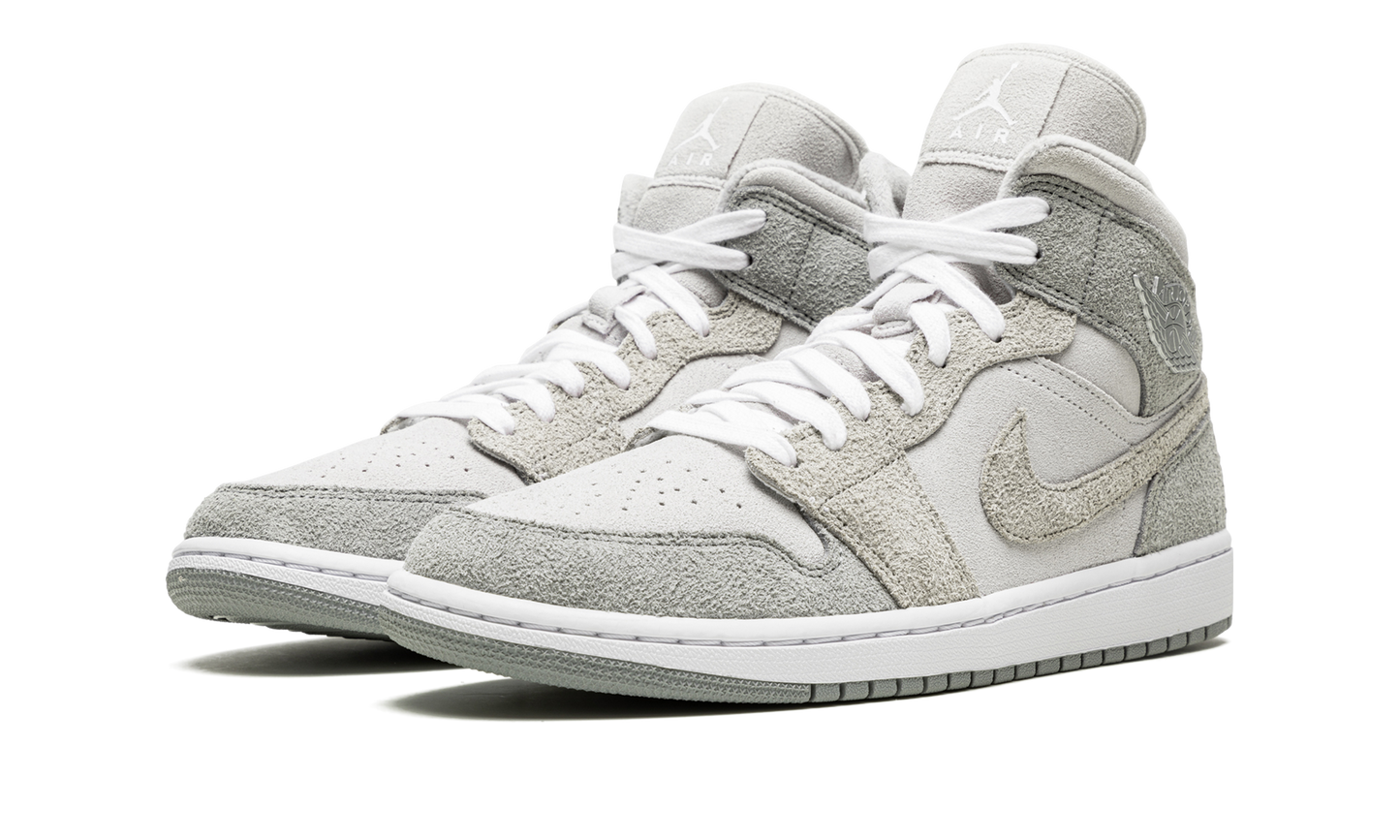 AIR JORDAN 1 MID SE WMNS "Grey Fleece"