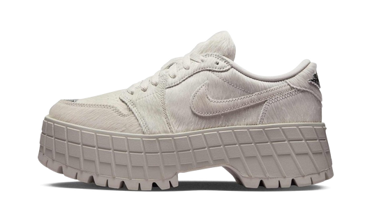 Jordan 1 Low Brooklyn WMNS "Light Bone Metallic Silver"