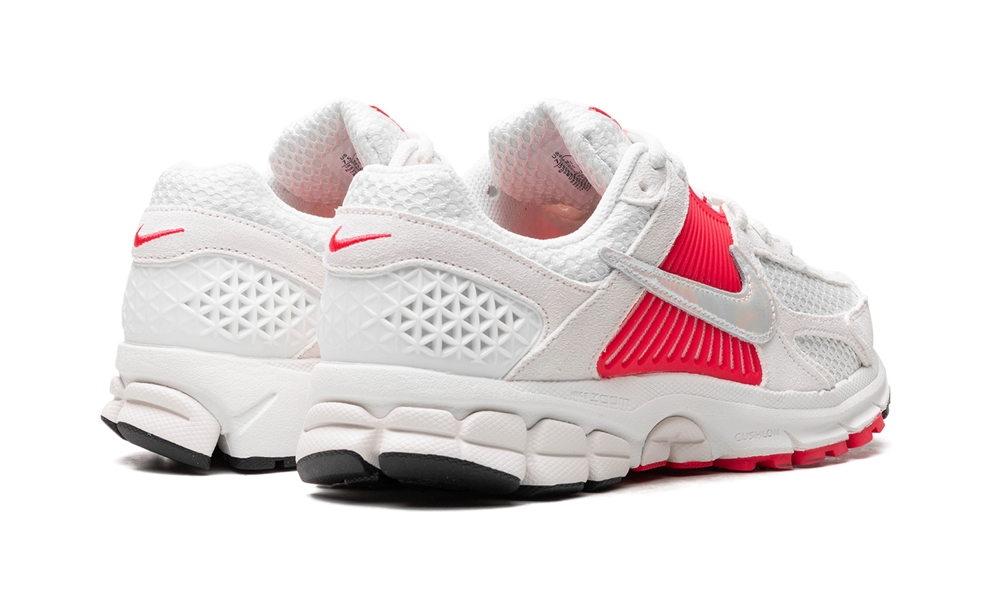 Air Zoom Vomero 5 WMNS "Siren Red"