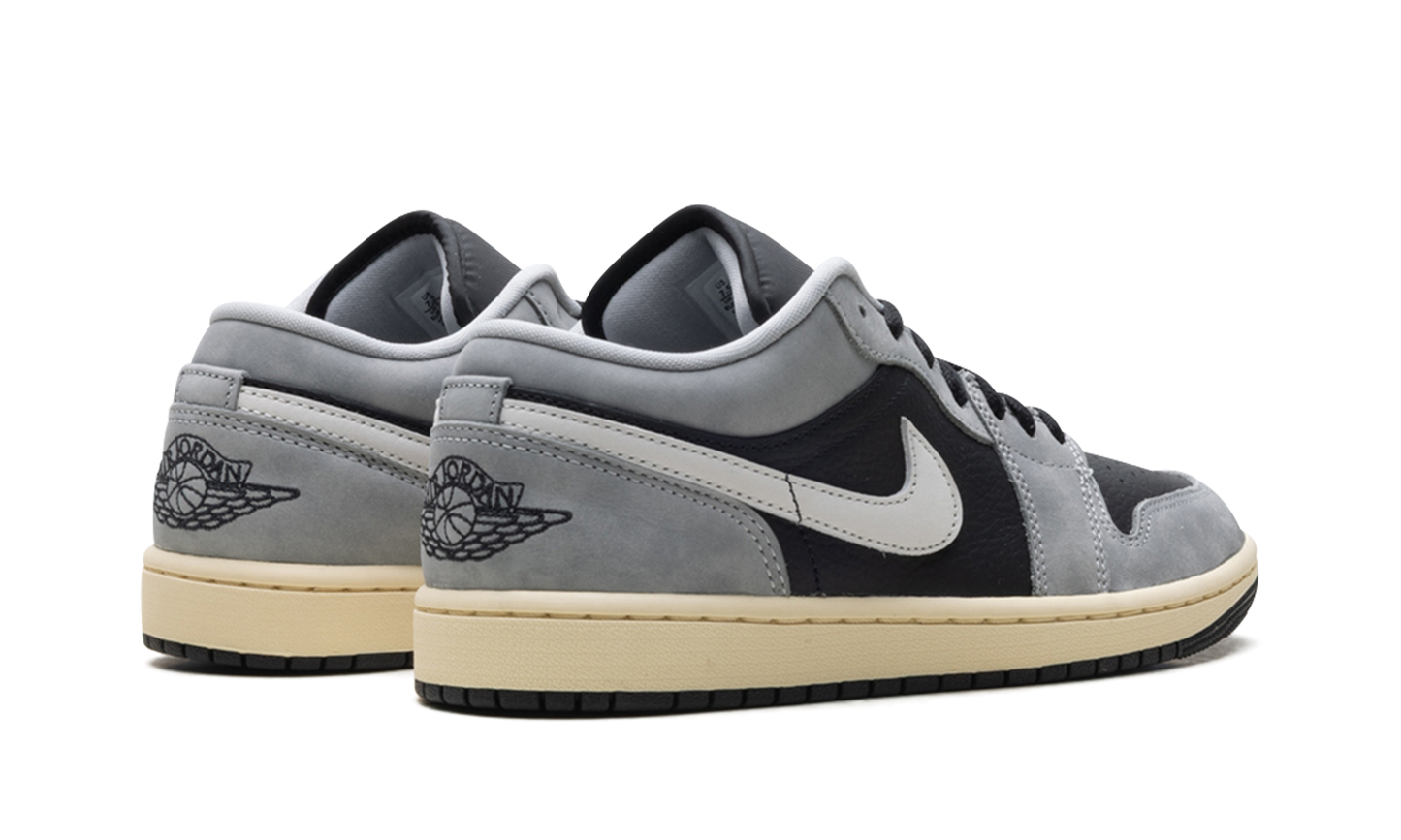 Air Jordan 1 Low SE "Light Smoke Grey"