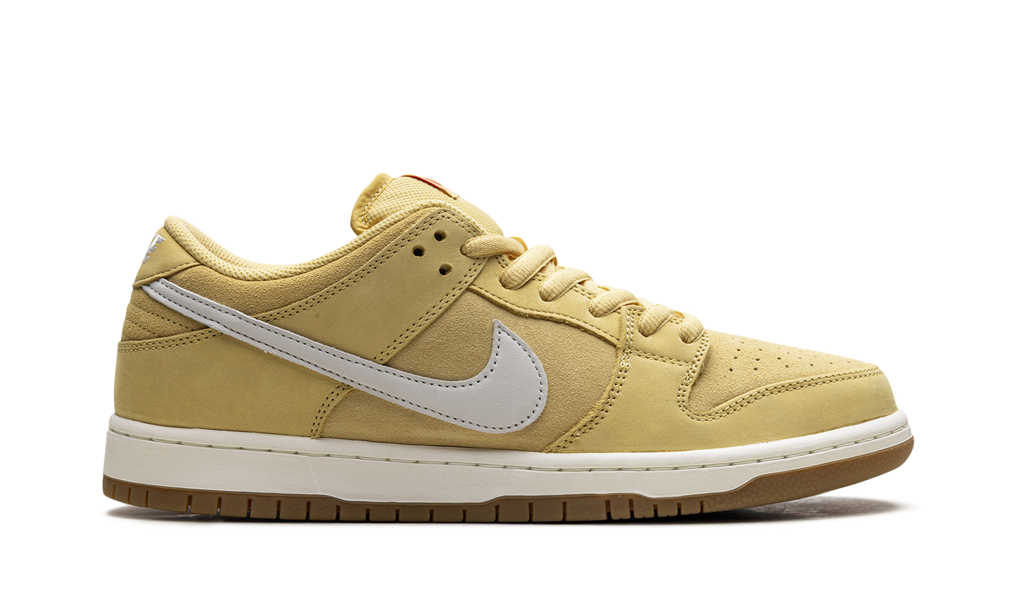 SB Dunk Low "Saturn Gold"