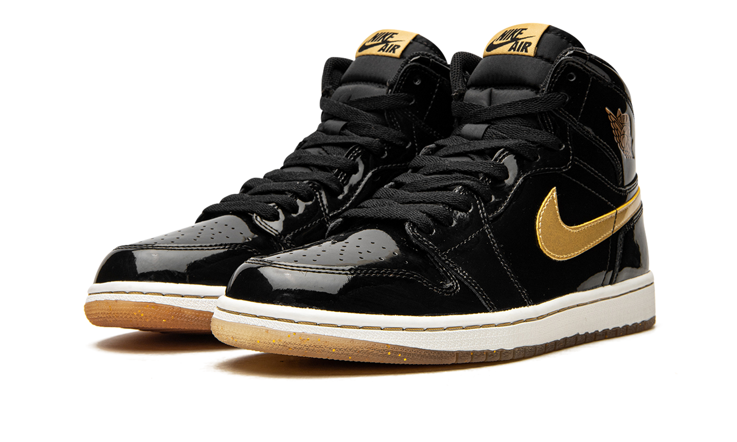 Air Jordan 1 Retro High OG "Black/Metallic Gold"