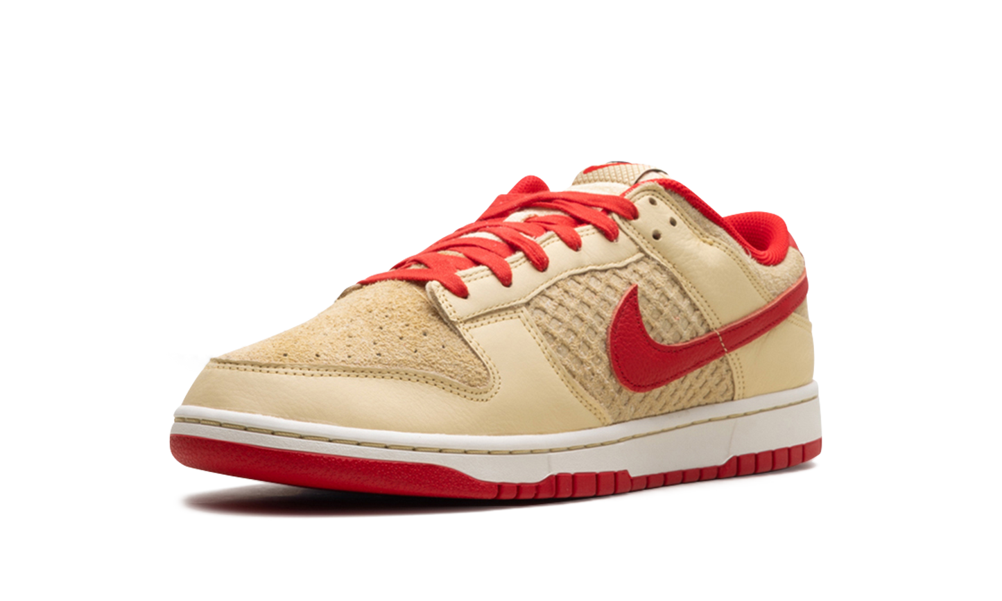 Dunk Low "STRAWBERRY WAFFLE"