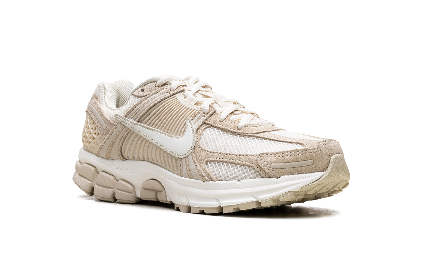 Zoom Vomero 5 WMNS "Beach Light Khaki"