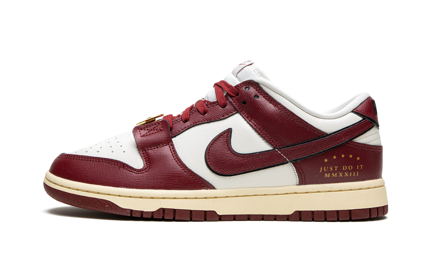 DUNK LOW WMNS "Just Do it - Team Red"