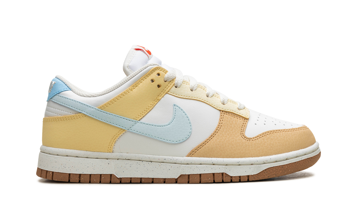 DUNK LOW WMNS "Soft Yellow"