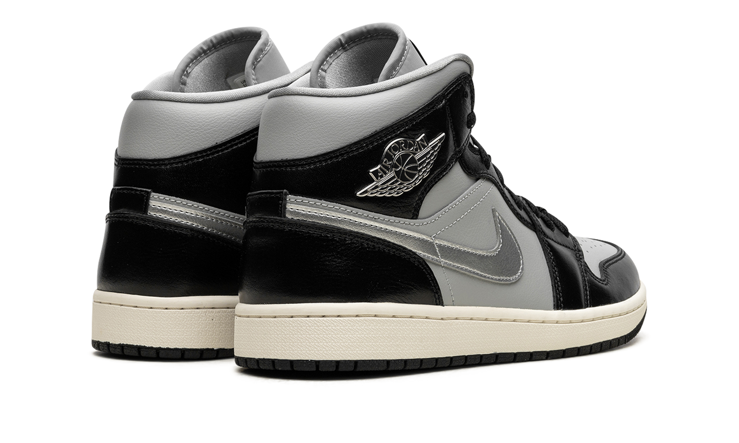 AIR JORDAN 1 MID SE WMNS "Black Chrome"