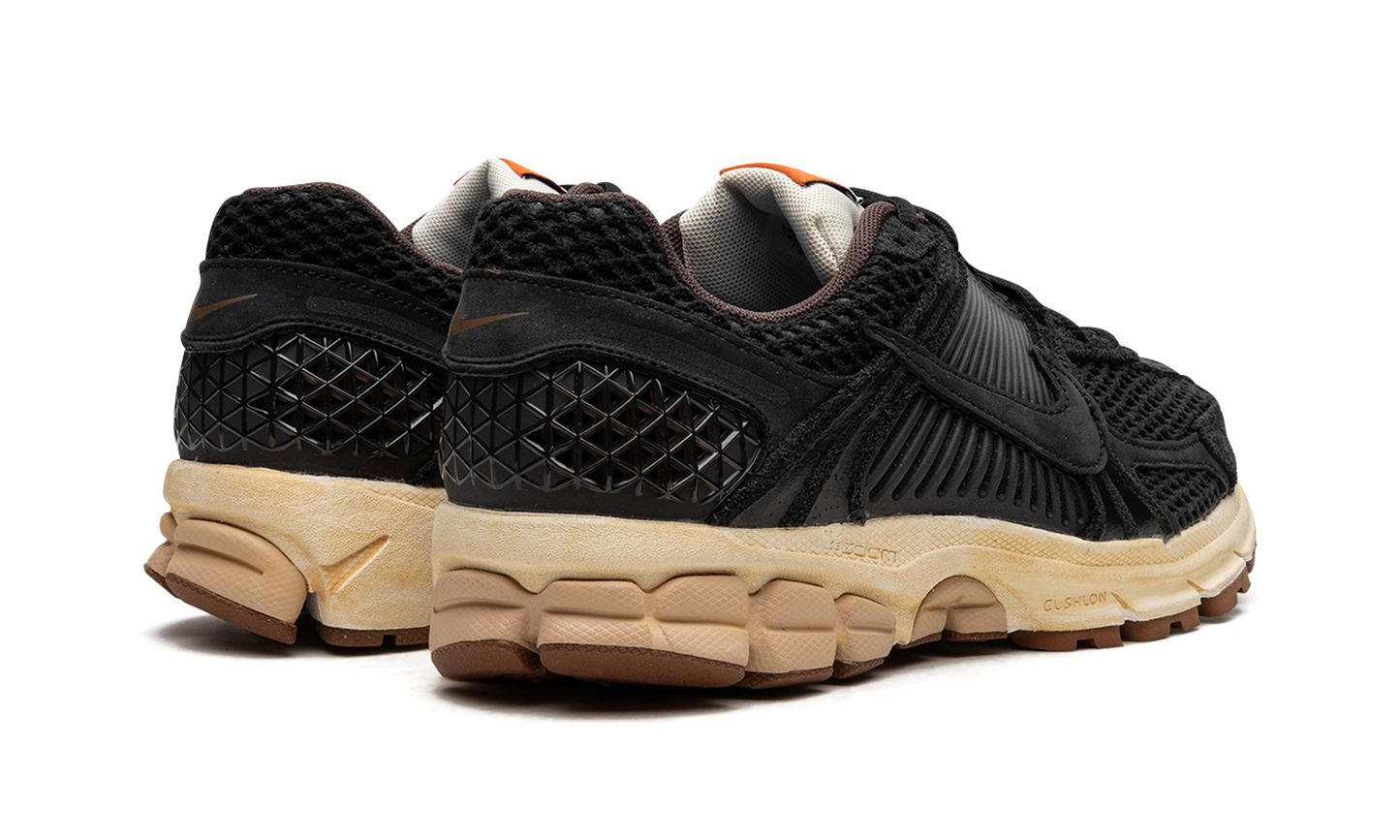 VOMERO 5 WMNS "Black / Sesame"