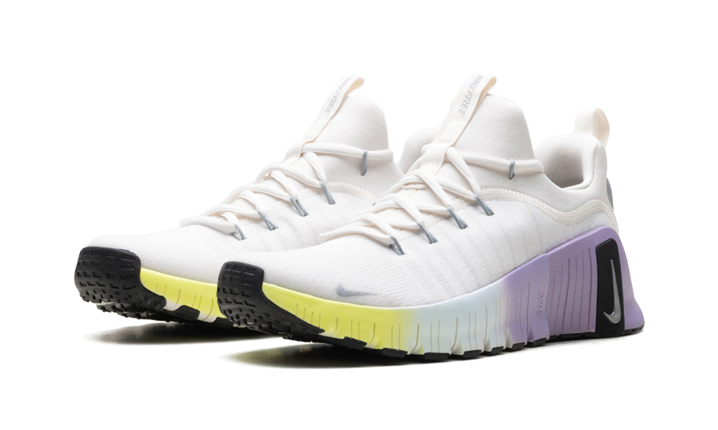 Free Metcon 6 SE WMNS "Phantom Black Hydrangeas Metallic Silver"