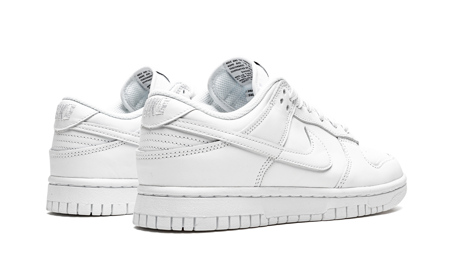 DUNK LOW WMNS "Triple White"
