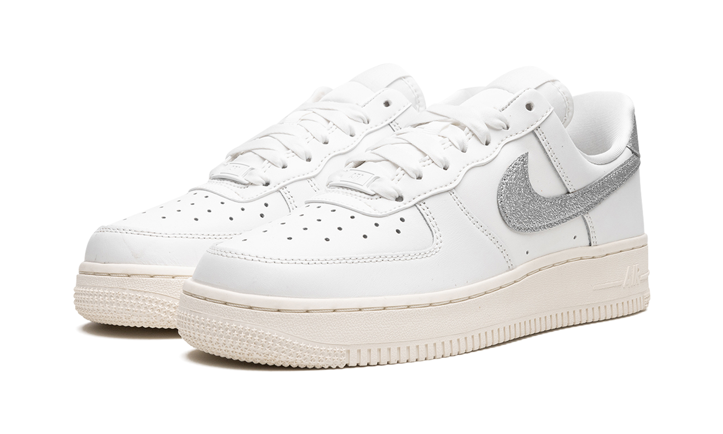 AIR FORCE 1 '07 MNS WMNS "Summit White Sail White Metallic Silver"