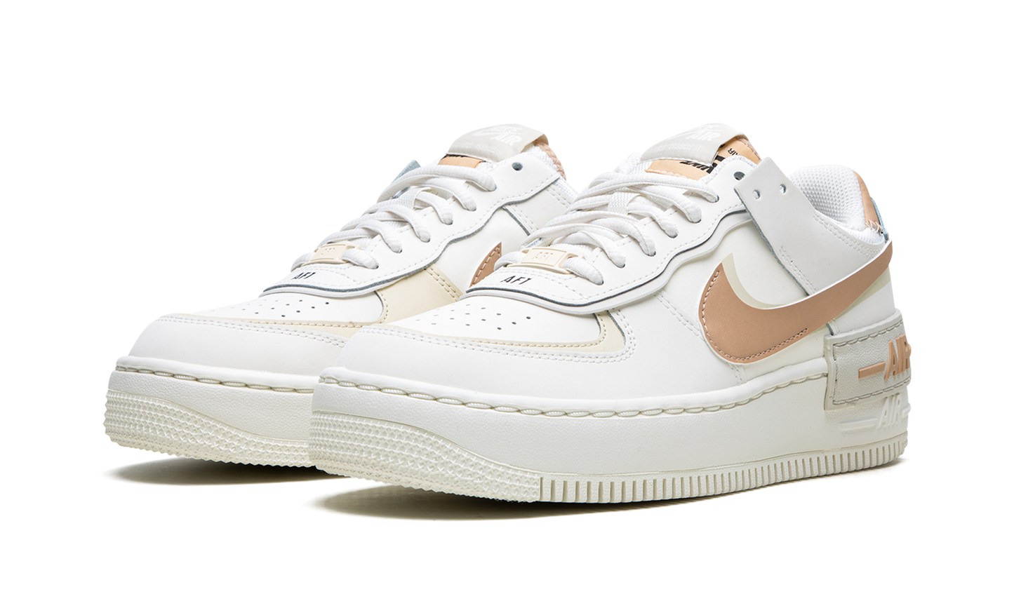 AF1 SHADO WMNS "Sail Fossil Light Bone"
