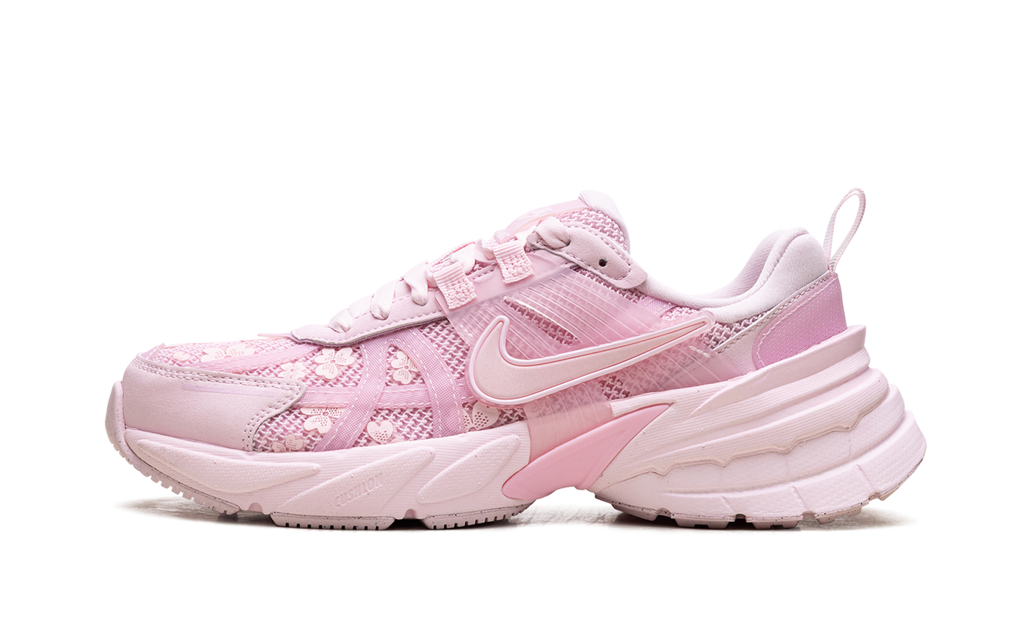 V2K Run WMNS "Pink Foam Arctic Pink"