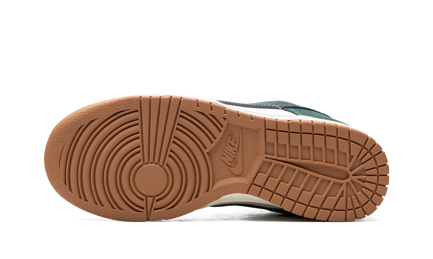 DUNK LOW WMNS "Green Snake"
