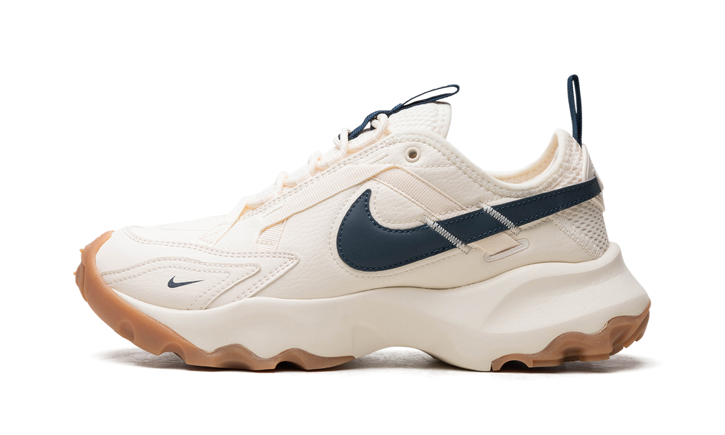 TC 7900 WMNS "Pale Ivory Armory Navy"