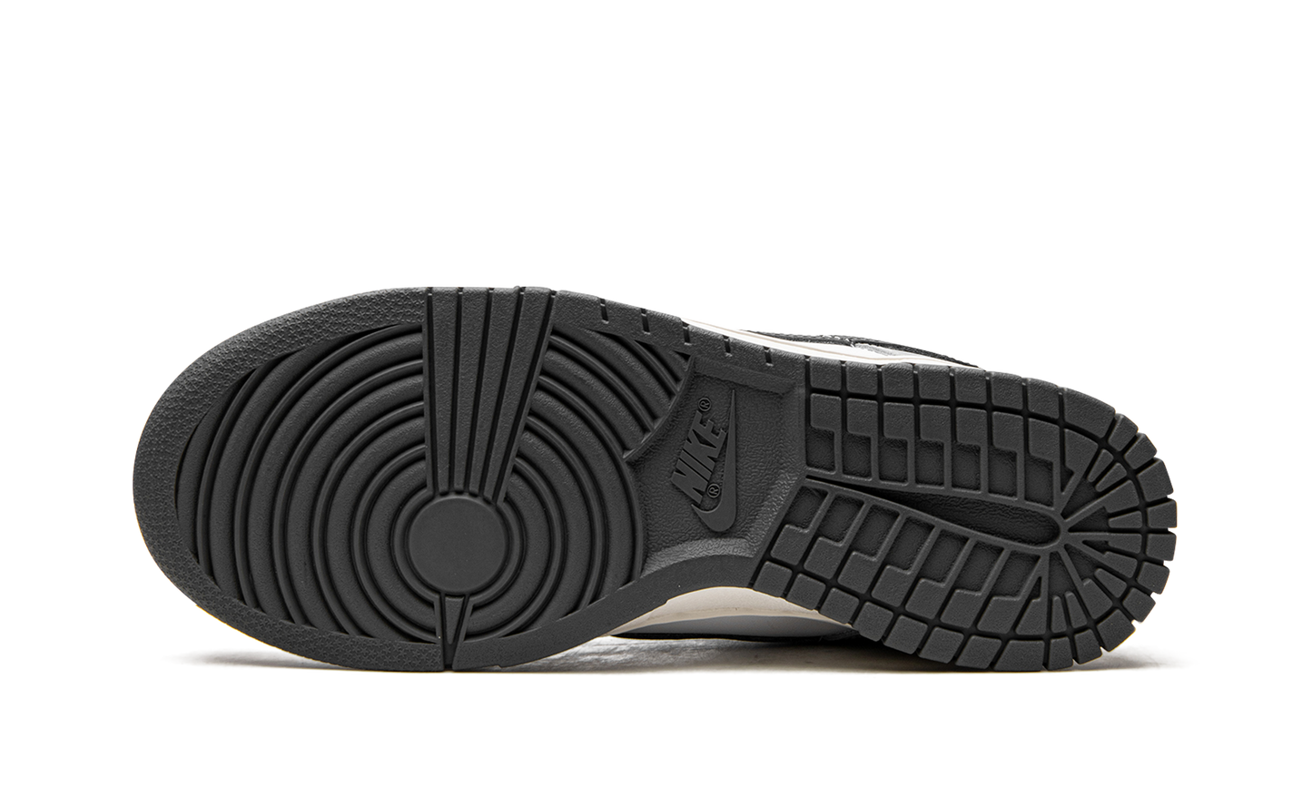 DUNK LO MNS WMNS "Light Smoke Grey"